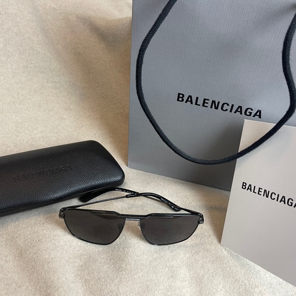 BALENCIAGA TAG 2.0 NAVIGATOR SUNGLASSES IN BLACK - Picture 5 of 11